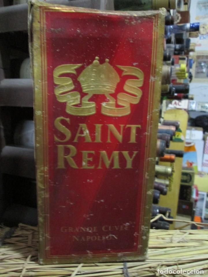Coleccionismo de vinos y licores: ANTIGUA CAJA VACIA BRANDY CO&Ntilde;AC, SAINT REMY