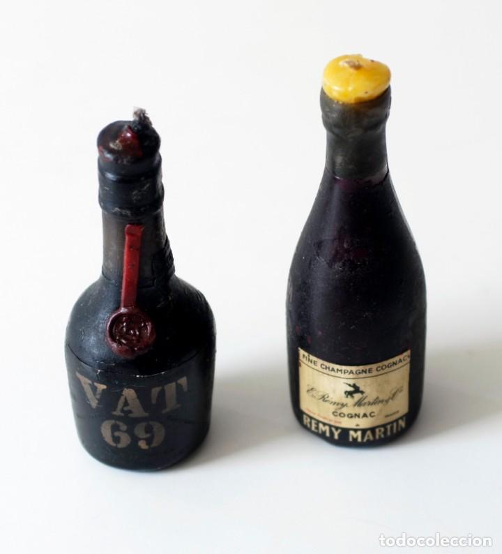 Coleccionismo de vinos y licores: Dos peque&ntilde;as velas con forma de botella. Vat 69 y Cognac Remy Martin. Made in Switzerland. Sin uso