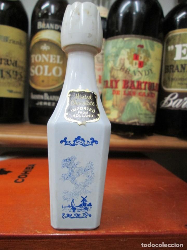Coleccionismo de vinos y licores: ANTIGUO BOTELLIN BRANDY CO&Ntilde;AC, MINTED CHOCOLATE HOLLAND 12 CM