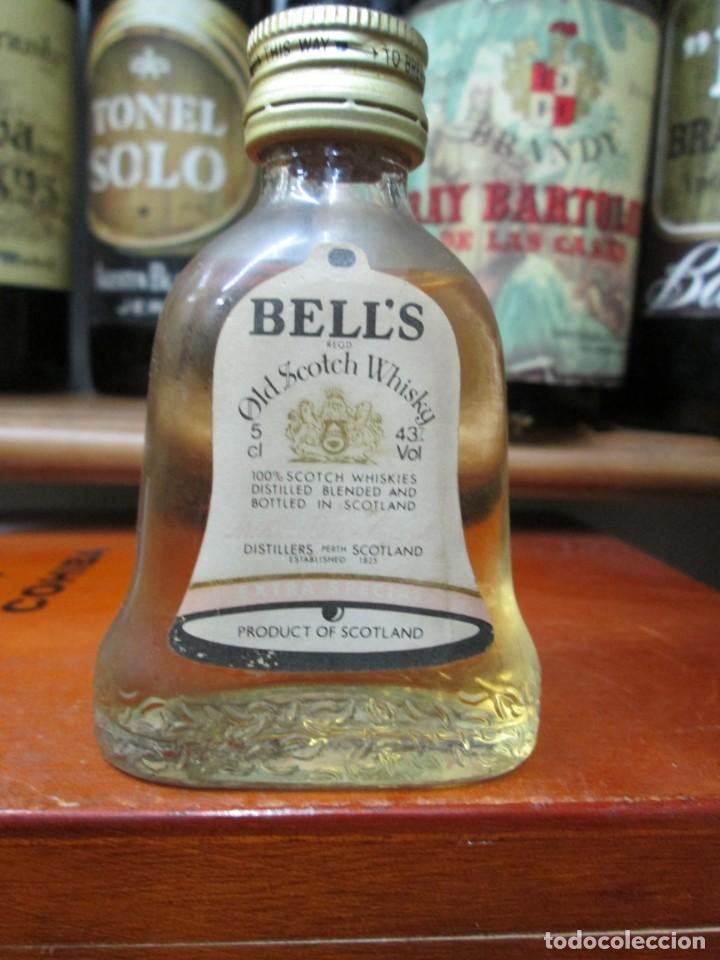 Coleccionismo de vinos y licores: ANTIGUO BOTELLIN BRANDY CO&Ntilde;AC,BELL&acute;SOLD SCOTCH WHISKY 11 CM