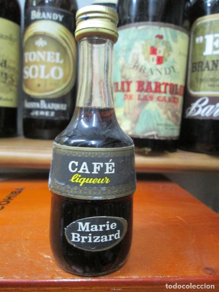 Coleccionismo de vinos y licores: ANTIGUO BOTELLIN BRANDY CO&Ntilde;AC, CAFE LIQUER MARIE BRIZARD 11 CM
