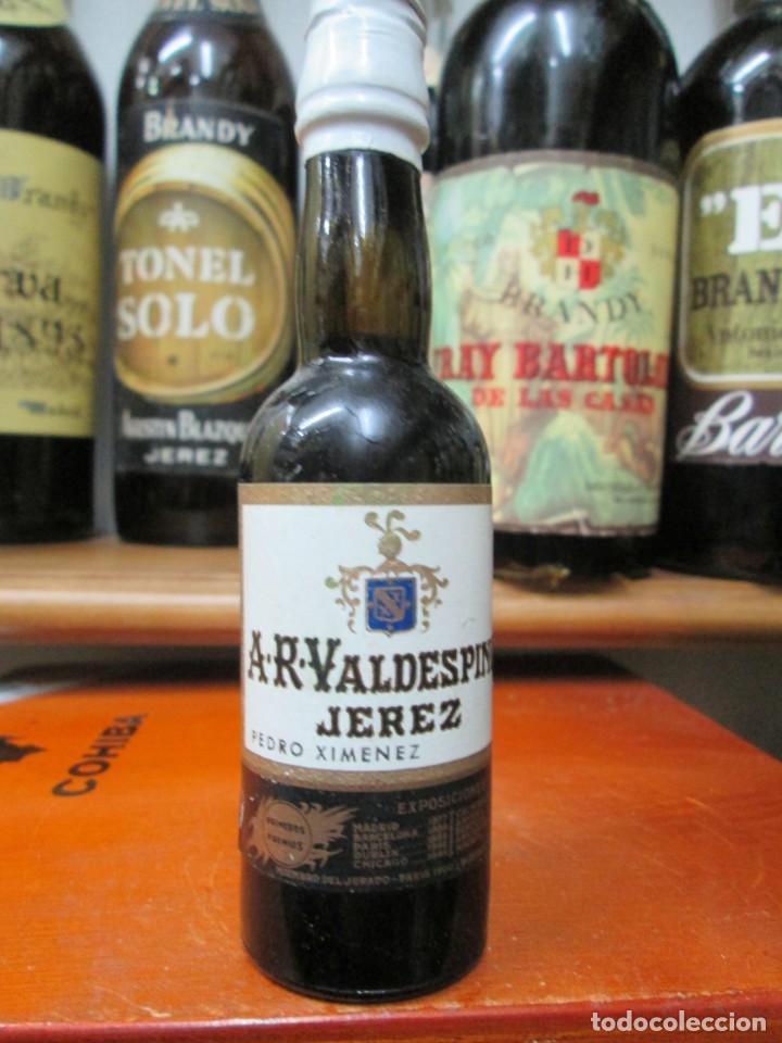 Coleccionismo de vinos y licores: ANTIGUO BOTELLIN BRANDY CO&Ntilde;AC, PEDRO XIMENEZ DE VALDESPINO A-R-V 13 CM