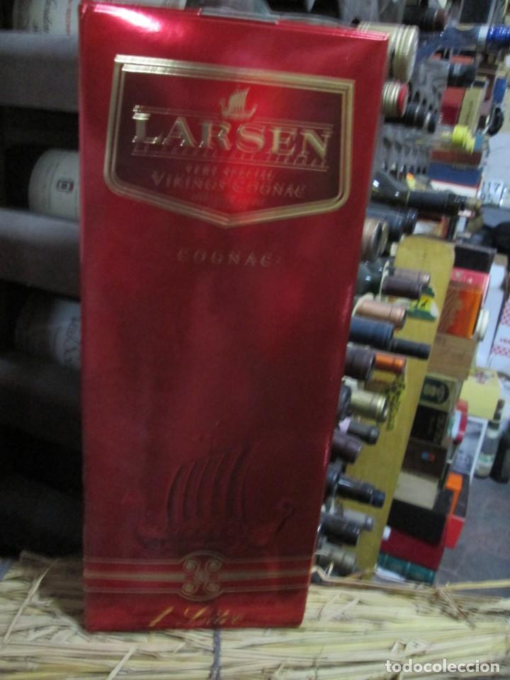Coleccionismo de vinos y licores: ANTIGUA CAJA VACIA BRANDY CO&Ntilde;AC, LARSEN