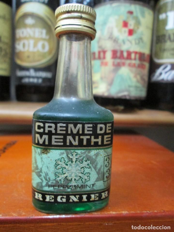 Coleccionismo de vinos y licores: ANTIGUO BOTELLIN BRANDY CO&Ntilde;AC, CREME DE MENTA REGNIER 11 CM