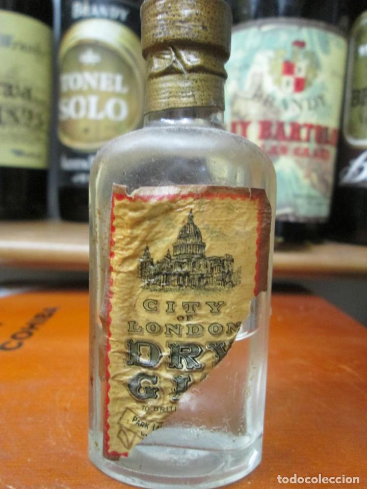 Coleccionismo de vinos y licores: ANTIGUO BOTELLIN BRANDY CO&Ntilde;AC, CITY OF LONDON DRY-GIN