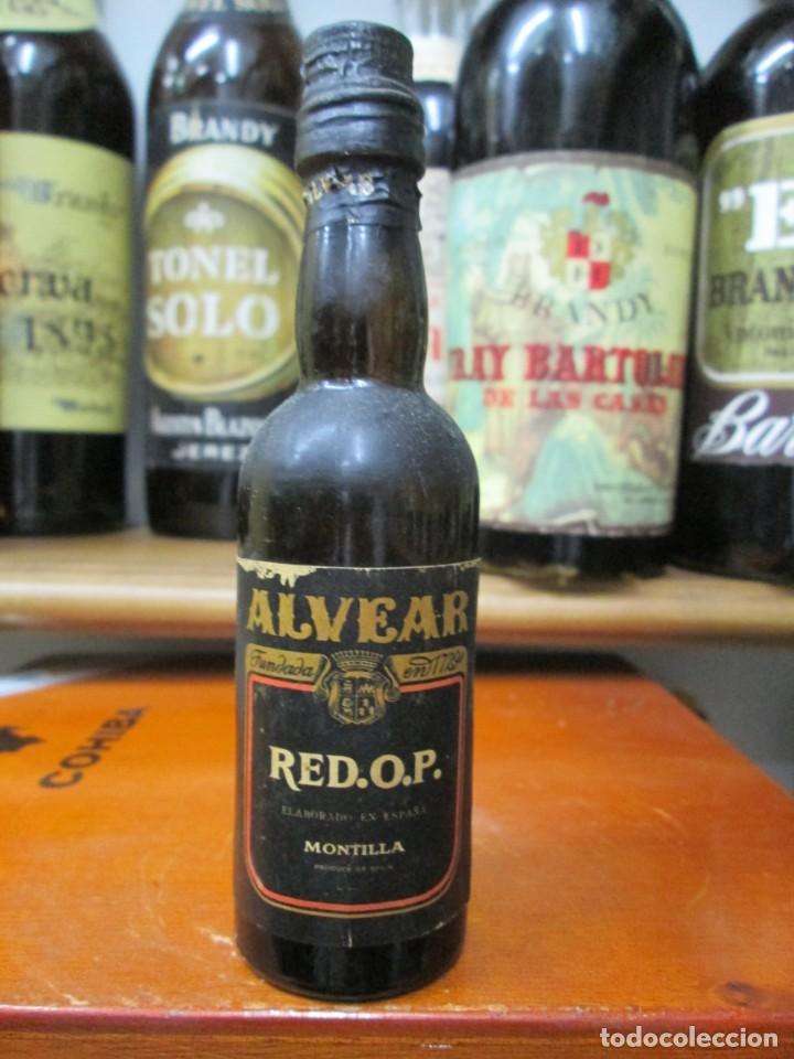Coleccionismo de vinos y licores: ANTIGUO BOTELLIN BRANDY CO&Ntilde;AC,ALVERAR RED. O.P. MONTILLA