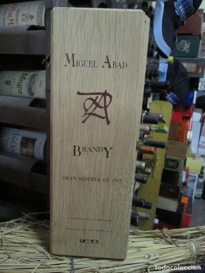 Coleccionismo de vinos y licores: ANTIGUA CAJA VACIA BRANDY CO&Ntilde;AC, MIGUEL ABAD