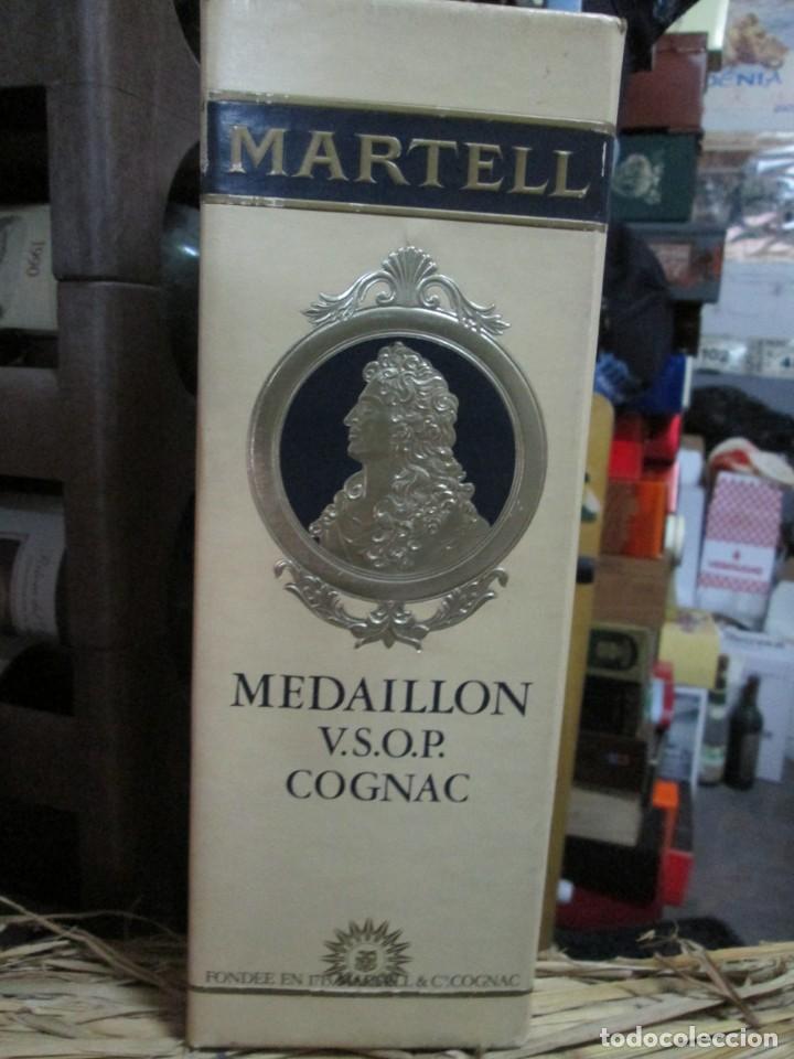 Coleccionismo de vinos y licores: ANTIGUA CAJA VACIA BRANDY CO&Ntilde;AC, MARTELL MEDAILLON V.S.O.P.