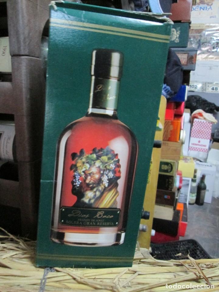 Coleccionismo de vinos y licores: ANTIGUA CAJA VACIA BRANDY CO&Ntilde;AC, DIOS BACO
