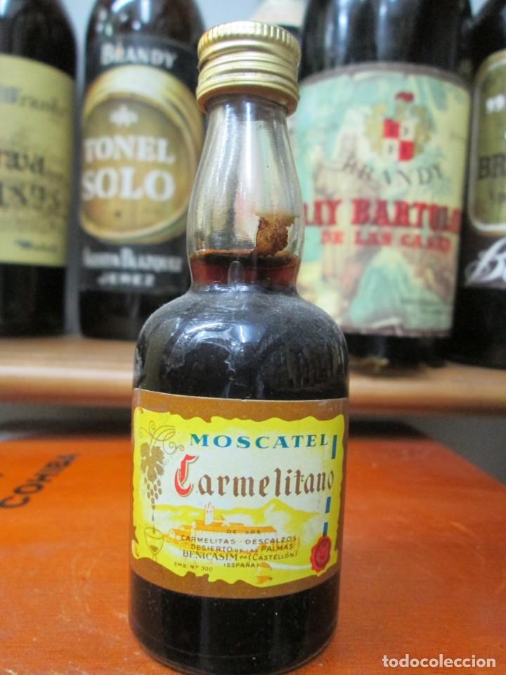 Coleccionismo de vinos y licores: ANTIGUO BOTELLIN BRANDY CO&Ntilde;AC, MOSCATEL CARMELITANO