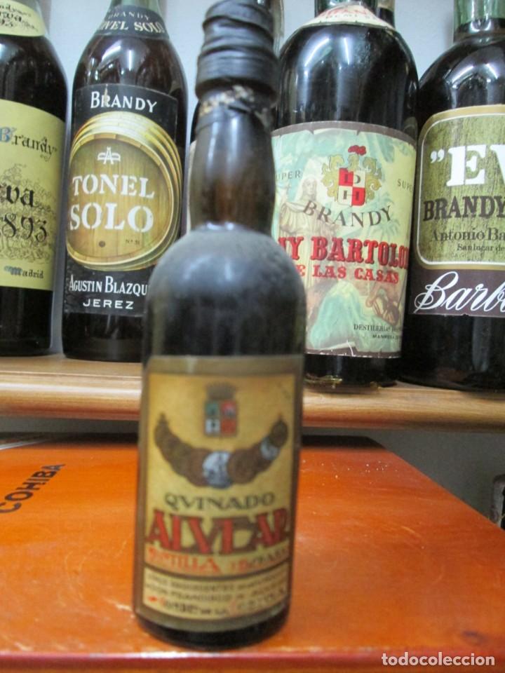 Coleccionismo de vinos y licores: ANTIGUO BOTELLIN BRANDY CO&Ntilde;AC, QUINADO ALVEAR MONTILLA