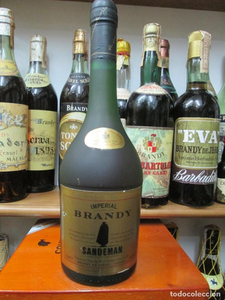 Coleccionismo de vinos y licores: ANTIGUA BOTELLA BRANDY CO&Ntilde;AC, IMPERIAL BRANDY SOLERA DE SANDEMAN