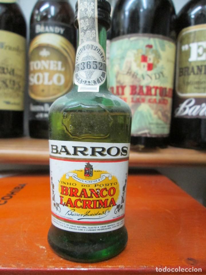 Coleccionismo de vinos y licores: ANTIGUO BOTELLIN BRANDY CO&Ntilde;AC, VINHO DO PORTO BRANCO LACRIMA