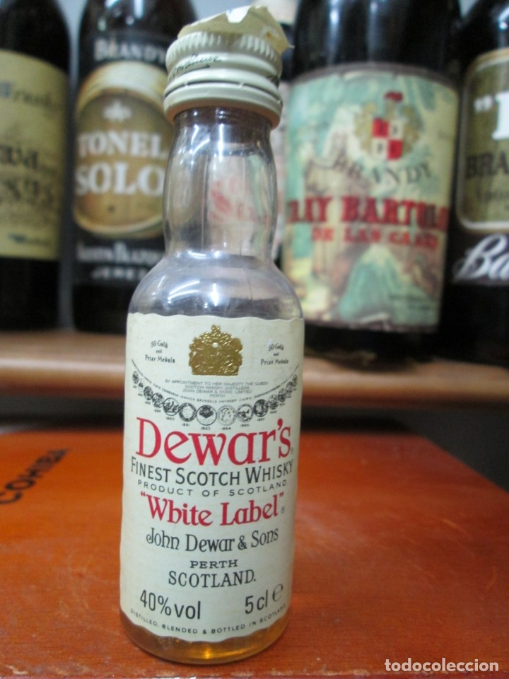 Coleccionismo de vinos y licores: ANTIGUO BOTELLIN BRANDY CO&Ntilde;AC,DEWAR&acute;S LABEL