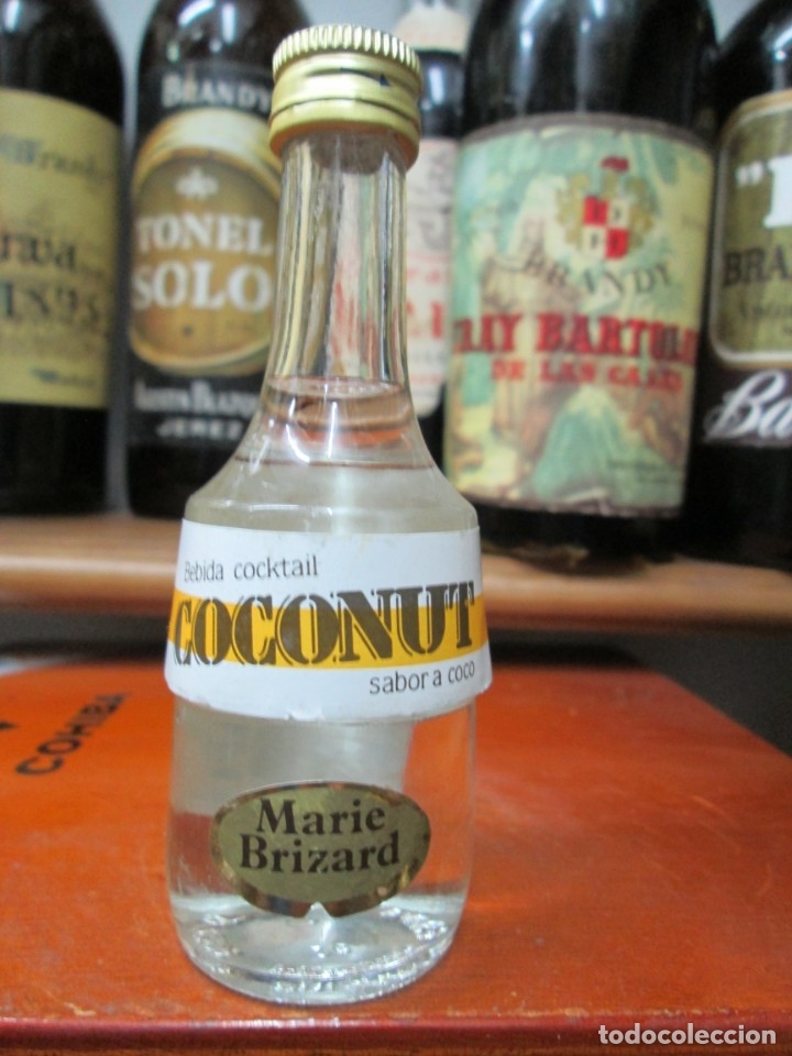 Coleccionismo de vinos y licores: ANTIGUO BOTELLIN BRANDY CO&Ntilde;AC, COCONUT DE MARIE BRIZARD