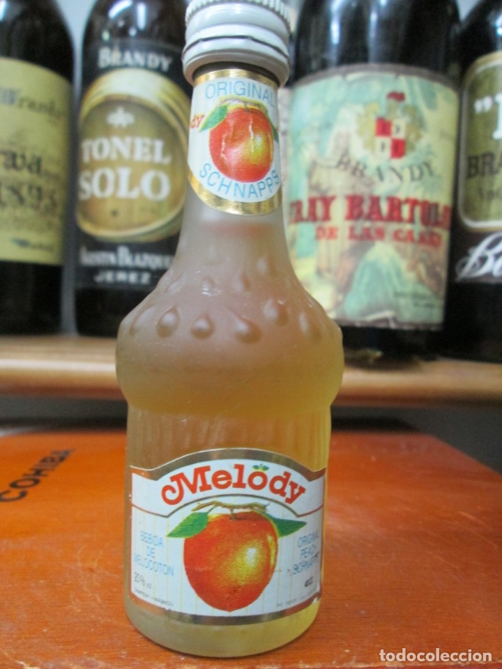 Coleccionismo de vinos y licores: ANTIGUO BOTELLIN BRANDY CO&Ntilde;AC, MELODY BEBIDA DE MELOCOTON