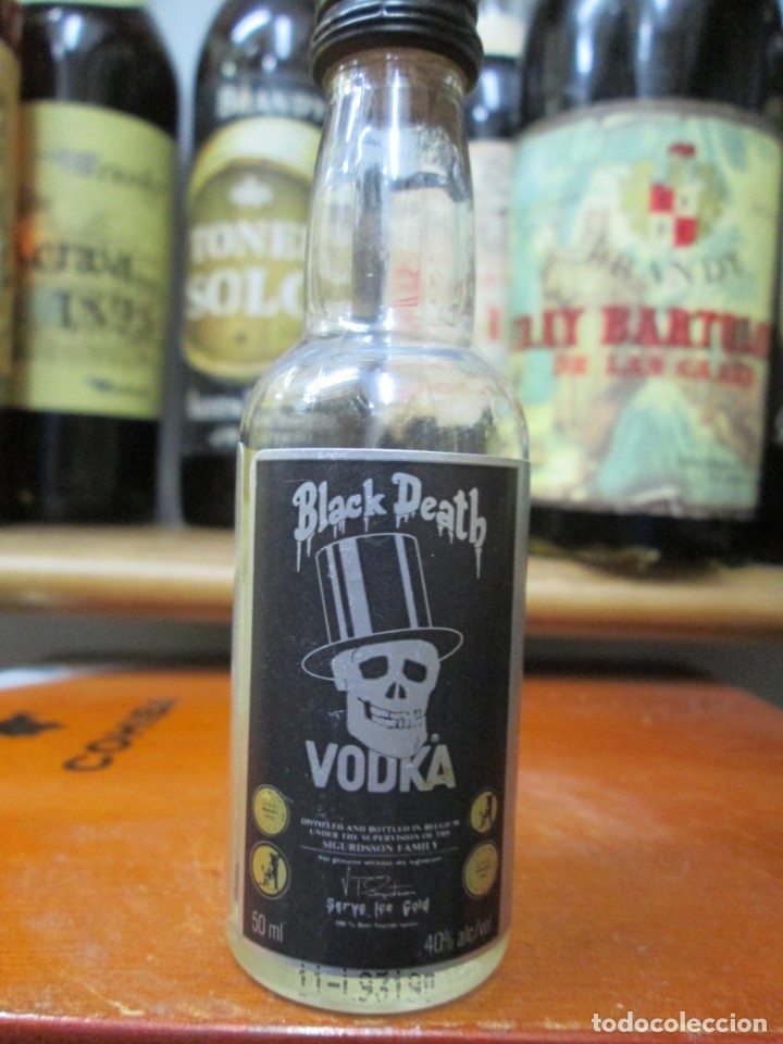 Coleccionismo de vinos y licores: ANTIGUO BOTELLIN BRANDY CO&Ntilde;AC, VODKA BLACK DEATH