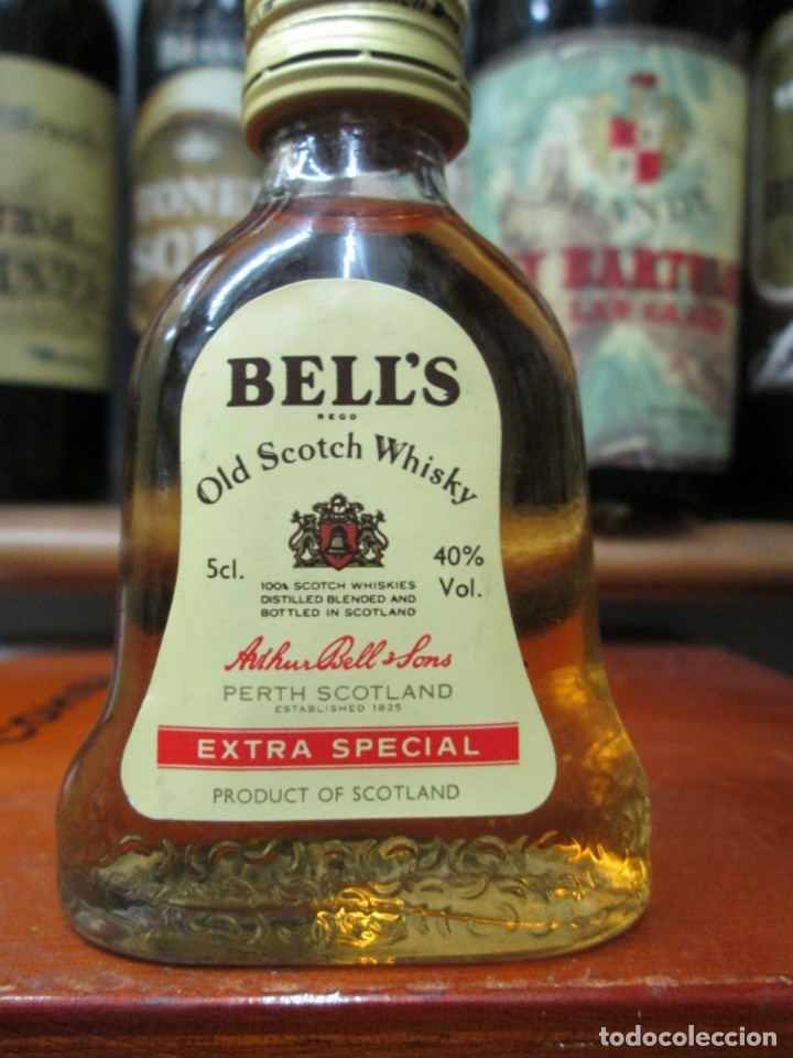 Coleccionismo de vinos y licores: ANTIGUO BOTELLIN BRANDY CO&Ntilde;AC, BELL&acute;S OLD SCOTCH WHISKY EXTRA ESPECIAL