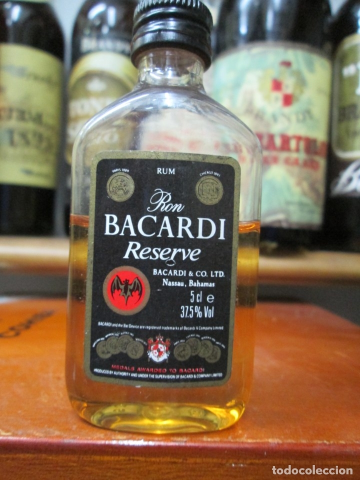 Coleccionismo de vinos y licores: ANTIGUO BOTELLIN BRANDY CO&Ntilde;AC, RON BACARDI RESERVE