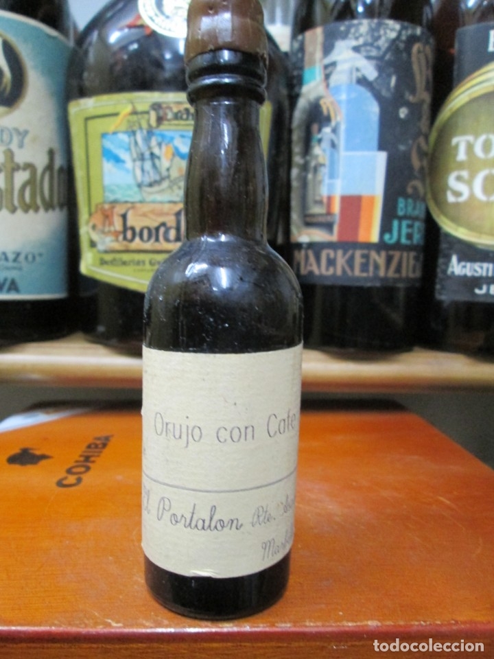 Coleccionismo de vinos y licores: ANTIGUO BOTELLIN BRANDY CO&Ntilde;AC,ORUJO CON CAFE, EL PORTALON, DE MARBELLA