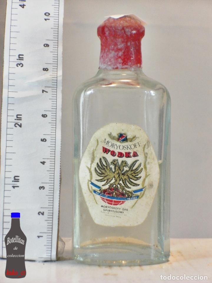 Sammlung von Weinen und Lik&ouml;ren: BOTELLITA BOTELLIN VODKA MORYOSKOFF DESTILERIAS MOREY