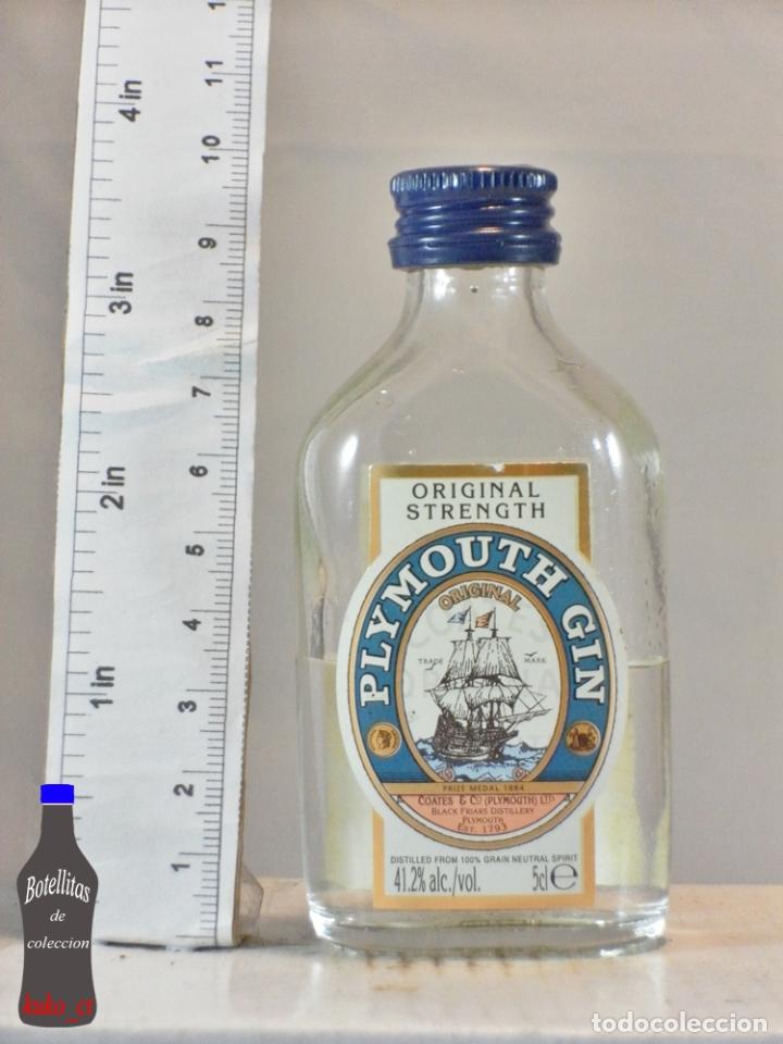 Sammlung von Weinen und Lik&ouml;ren: BOTELLITA BOTELLIN PLYMOUTH GIN COATES & CO LTD ENGLAND