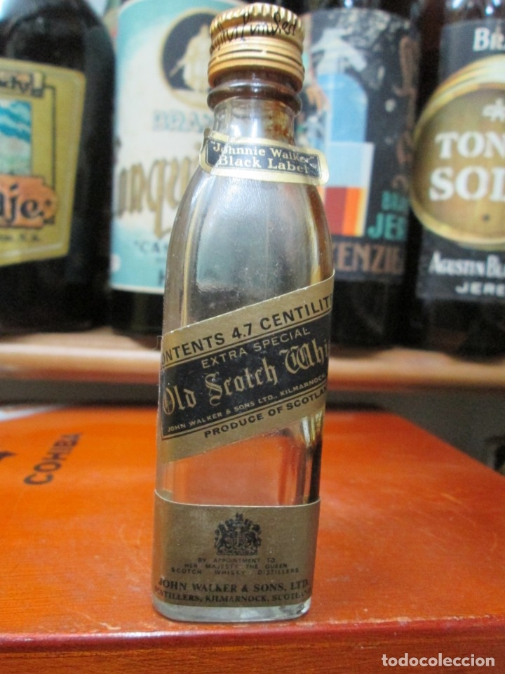Coleccionismo de vinos y licores: ANTIGUO BOTELLIN BRANDY CO&Ntilde;AC, JOHN WALKER OLD SCOTCH WHISKY