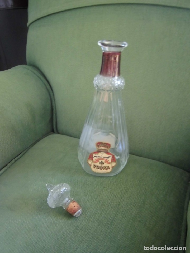 Sammlung von Weinen und Lik&ouml;ren: PRECIOSA BOTELLA LABRADA VODKA SMIRNOFF VAC&Iacute;A