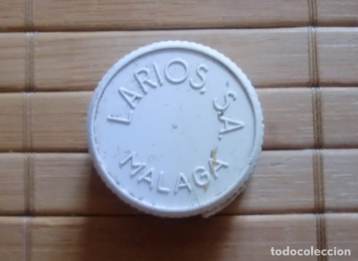 Sammlung von Weinen und Lik&ouml;ren: Tap&oacute;n pl&aacute;stico Larios S.A. M&aacute;laga