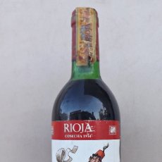 Coleccionismo de vinos y licores: BOTELLA DE VINO RIOJA SOLAR DE SAMANIEGO, 1974 MUNDIAL DE FUTBOL 1982 - ARGELIA. Lote 178710006