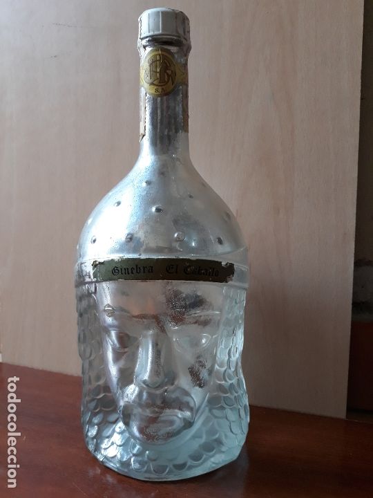 Coleccionismo de vinos y licores: Antigua botella de ginebra el caballo- Jos&eacute; Barcel&oacute; Aleman- busto hombre guerrero y mujer femenina