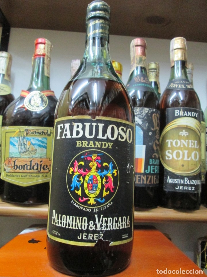Coleccionismo de vinos y licores: ANTIGUA BOTELLA BRANDY CO&Ntilde;AC, FABULOSO DE PALOMINO Y VERGARA, IMPUESTO DE 4 TS, DECADA 60-70