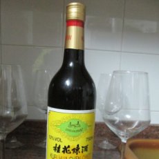 Coleccionismo de vinos y licores: ANTIGUA BOTELLA DE LICOR DE FLORES CHINA. Lote 182035052