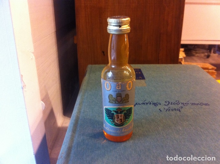 Sammlung von Weinen und Lik&ouml;ren: BOTELL&Iacute;N DE PL&Aacute;STICO (O a O) CERO A CERO. DESTILER&Iacute;AS DEL NOROESTE, JUBIA Y TOLEDO. FERROL