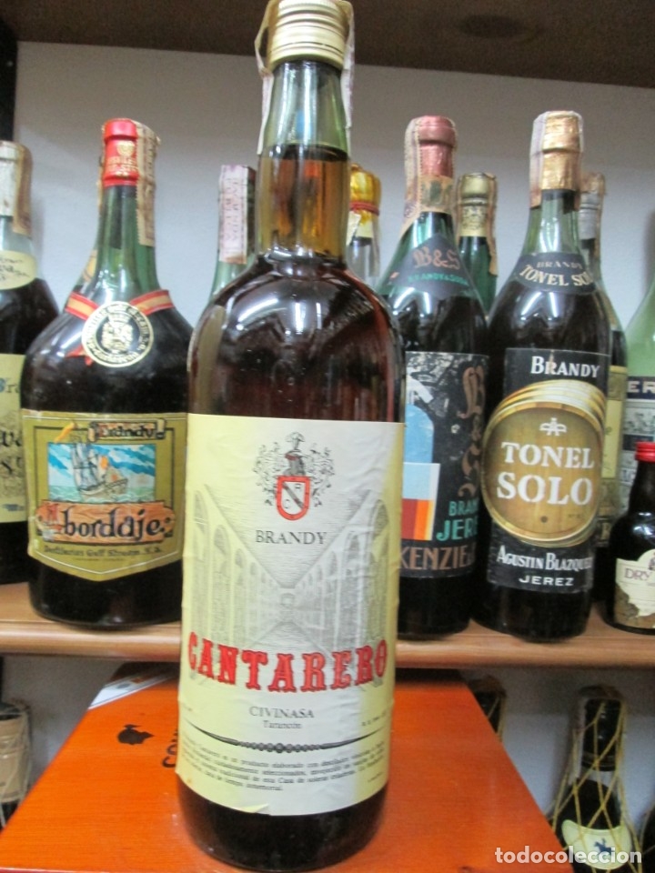 Coleccionismo de vinos y licores: ANTIGUA  BOTELLA BRANDY CO&Ntilde;AC, CANTARERO, DE CEVINASA TARANCON, IMPUESTO DE 4 PTS, DECADA-60-70