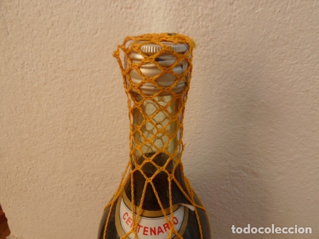 Coleccionismo de vinos y licores: Brandy Centenario Terry. Precinto 4 pts. - Foto 2