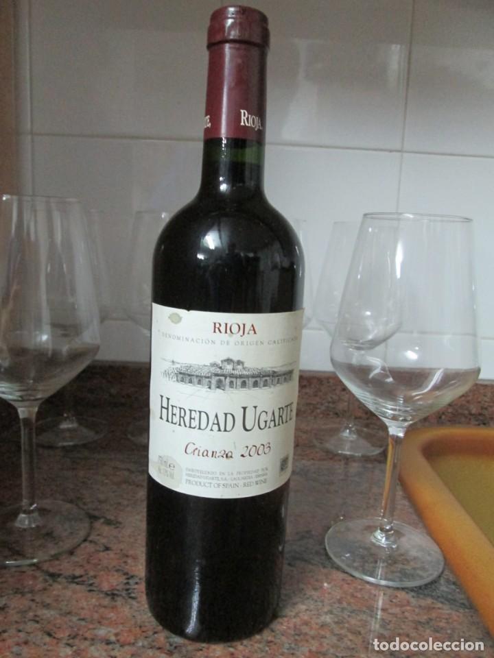 Coleccionismo de vinos y licores: ANTIGUA BOTELLA VINO HEREDAD DE UGARTE CRIANZA 2003