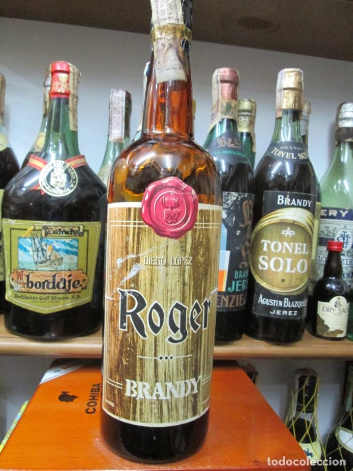 Coleccionismo de vinos y licores: ANTIGUA BOTELLA BRANDY CO&Ntilde;AC,ROGER DE DIEGO LOPEZ, IMPUESTO DE 4 PTS. DECADA 60-70