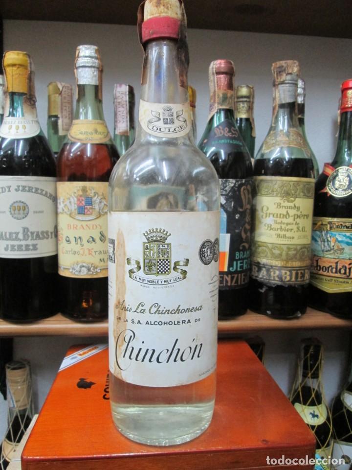 Coleccionismo de vinos y licores: ANTIGUA BOTELLA BRANDY CO&Ntilde;AC, ANIS CHINCHON DE IMPUESTO DE 4 PTS. DECADA 60-70