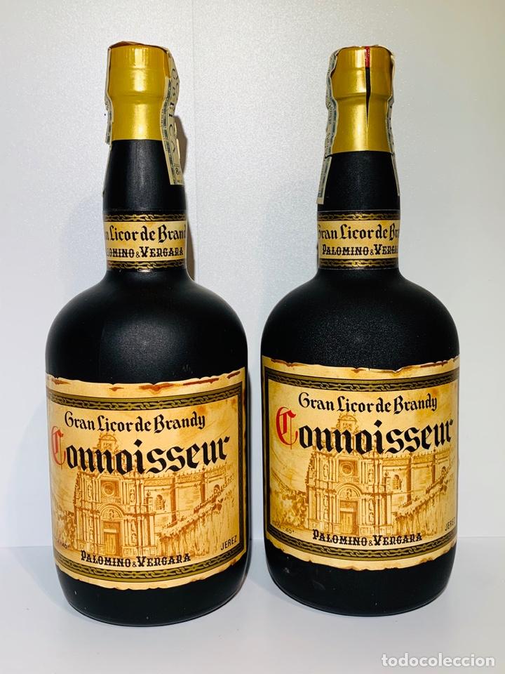 Coleccionismo de vinos y licores: 2 Gran Licor de Brandy Jerez Connoisseur. 8 Pesetas. Palomino y Vergara. Ppios. &lsquo;70s. Muy buen nivel