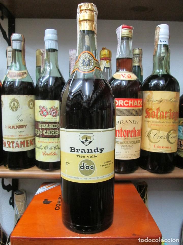 Coleccionismo de vinos y licores: ANTIGUA BOTELLA BRANDY CO&Ntilde;AC, D'OC TIPO VALLS, DE IMPUESTO DE 4 PTS. DECADA 60-70