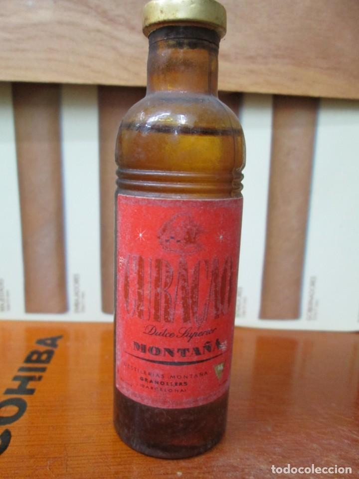 Sammlung von Weinen und Lik&ouml;ren: ANTIGUO BOTELLIN CURACAO DULCE SUPERIOR MONTA&Ntilde;A.