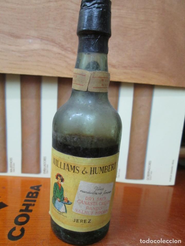 Collection of wines and liquors: ANTIGUO BOTELLIN, WHILLIAMS Y HUMBERT DRY SACK