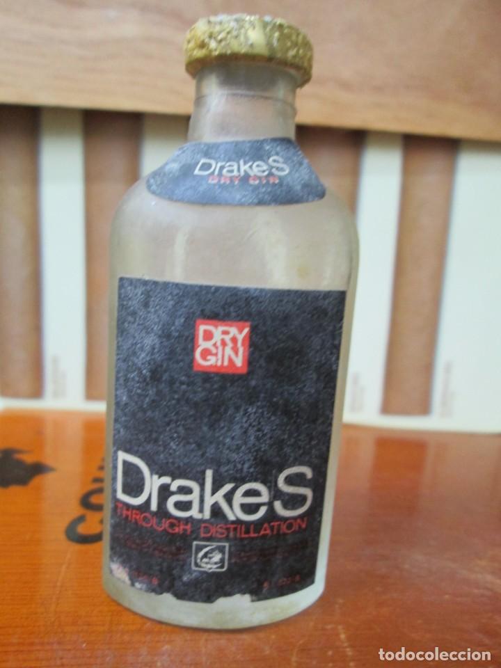 Collection of wines and liquors: ANTIGUO BOTELLIN, DRY-GIN DRAKES