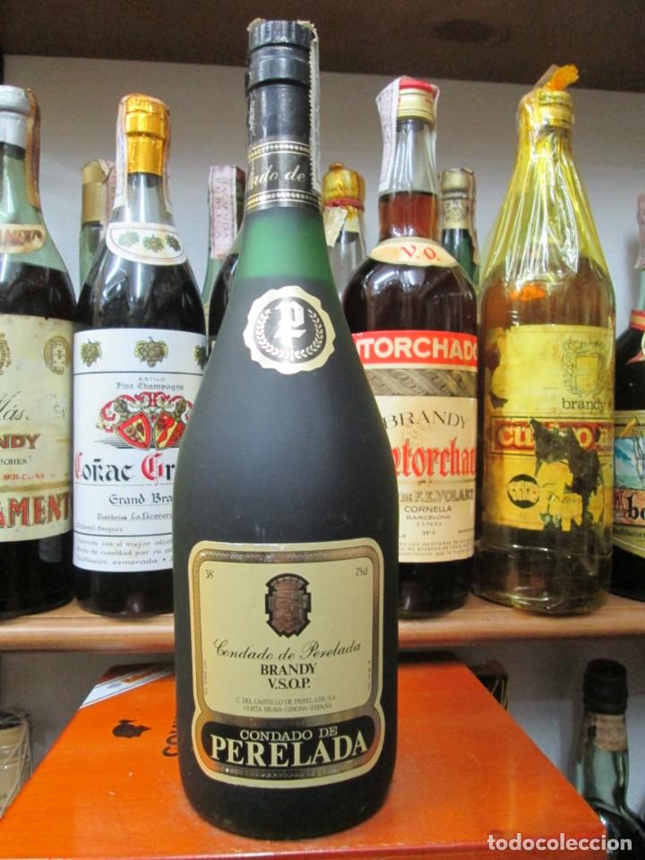 Coleccionismo de vinos y licores: ANTIGUA BOTELLA BRANDY CO&Ntilde;AC,CONDADO DE PERALADA V.S.O.P. DE IMPUESTO DE 8 PTS. DECADA 70-80