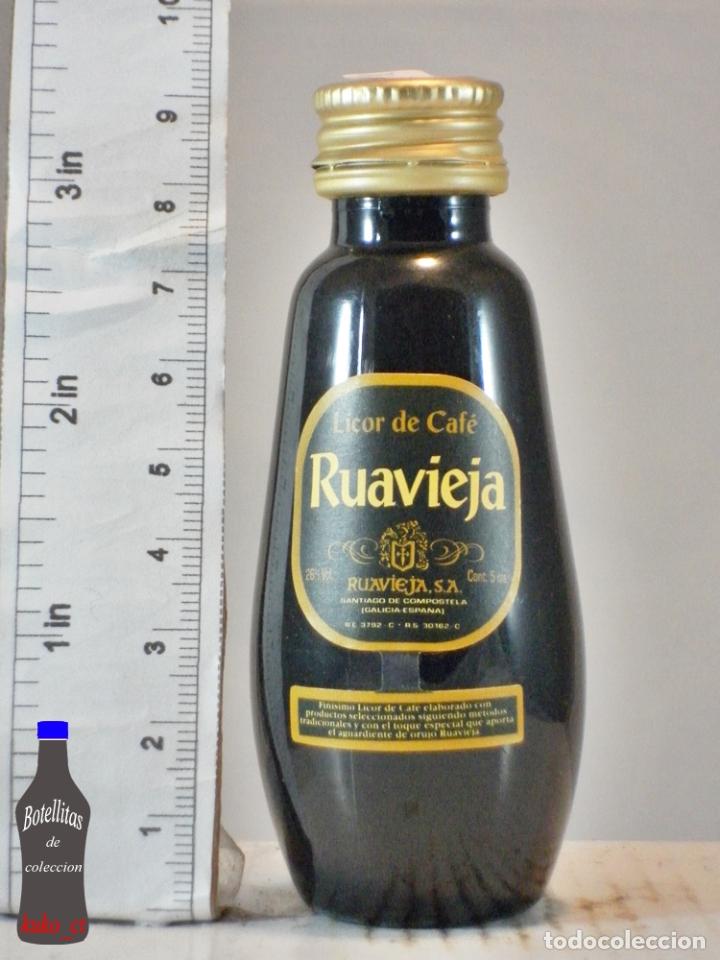 Coleccionismo de vinos y licores: BOTELLITA BOTELLIN LICOR DE CAFE RUAVIEJA SANTIAGO DE COMPOSTELA