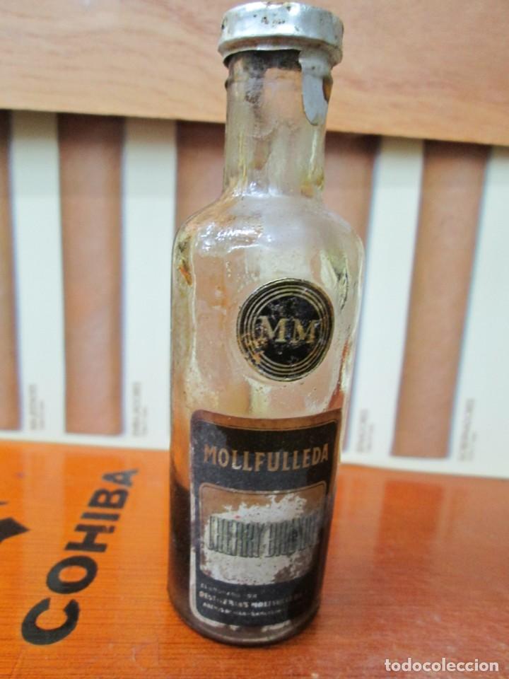 Coleccionismo de vinos y licores: ANTIGUO BOTELLIN CHERRY BRANDY MOLLPULLEDA