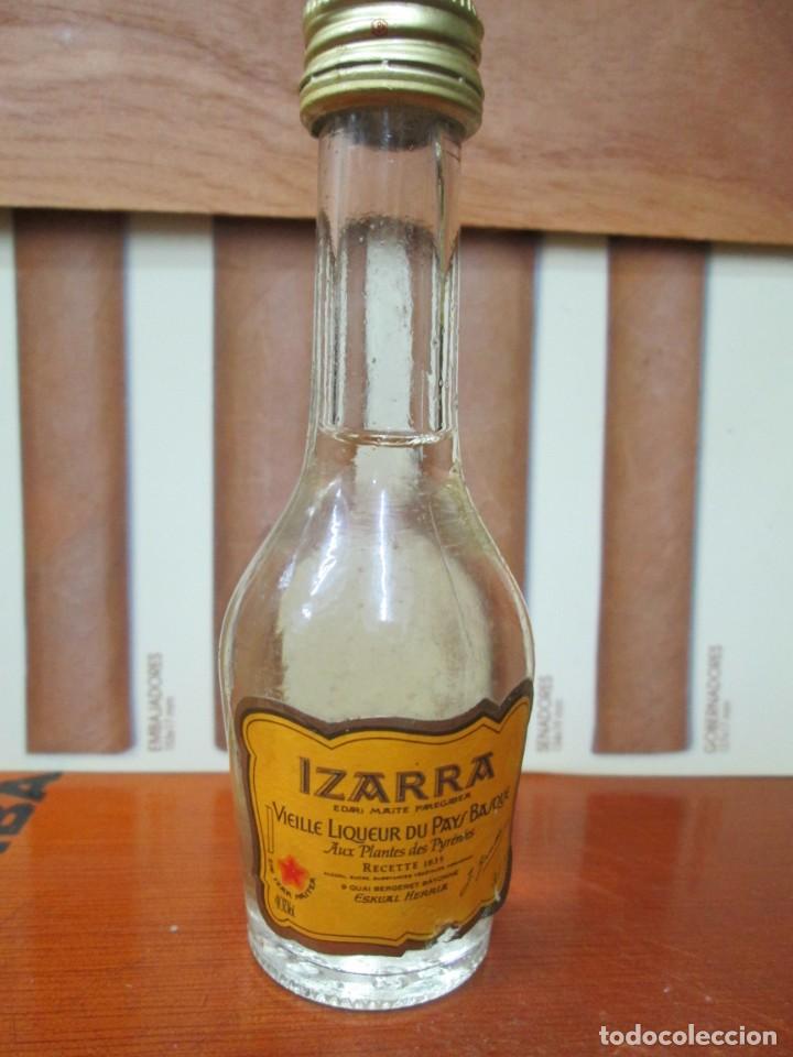 Collection of wines and liquors: ANTIGUO BOTELLIN, IZARRA LIQUER DU PAYS BARQUE