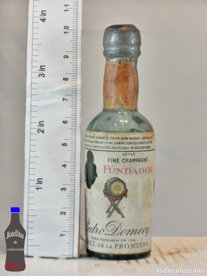 Sammlung von Weinen und Lik&ouml;ren: BOTELLITA BOTELLIN ESTILO FINE CHAMPAGNE PEDRO DOMEZ JEREZ DE LA FRONTERA