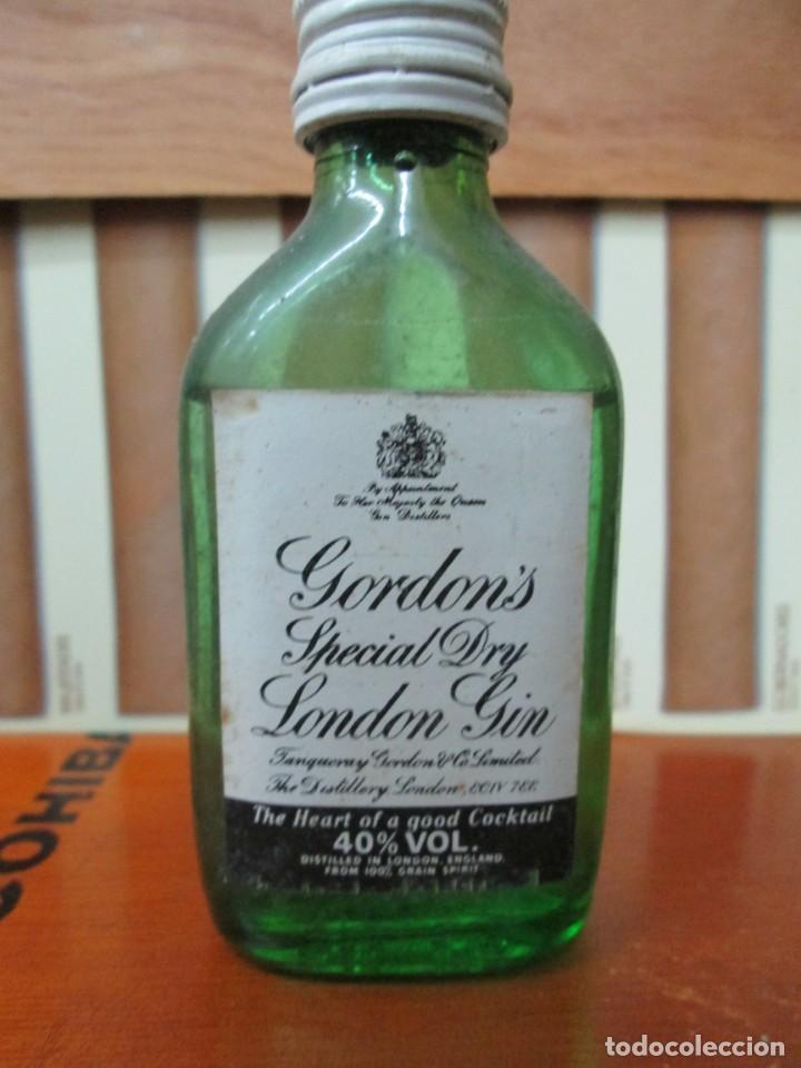 Sammlung von Weinen und Lik&ouml;ren: ANTIGUO BOTELLIN, GORDO'S SPECIAL DRY LONDON GIN